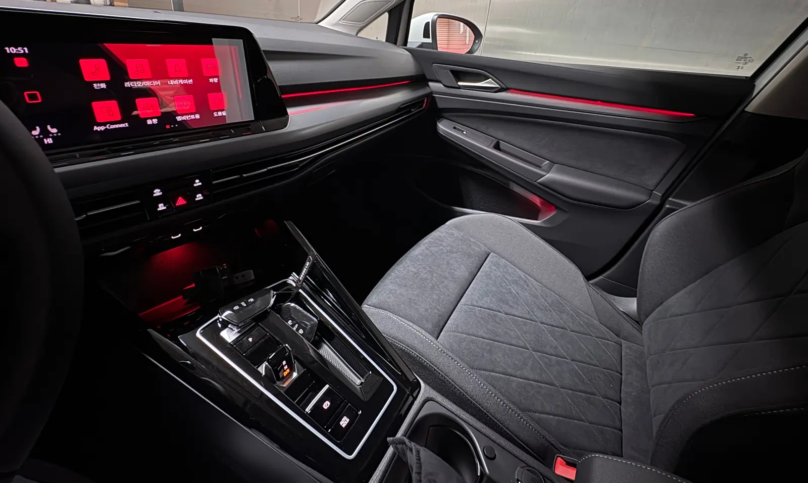 폭스바겐 골프 퓨어 화이트 TDI 프레스티지 2024년식 실물 사진 10/13