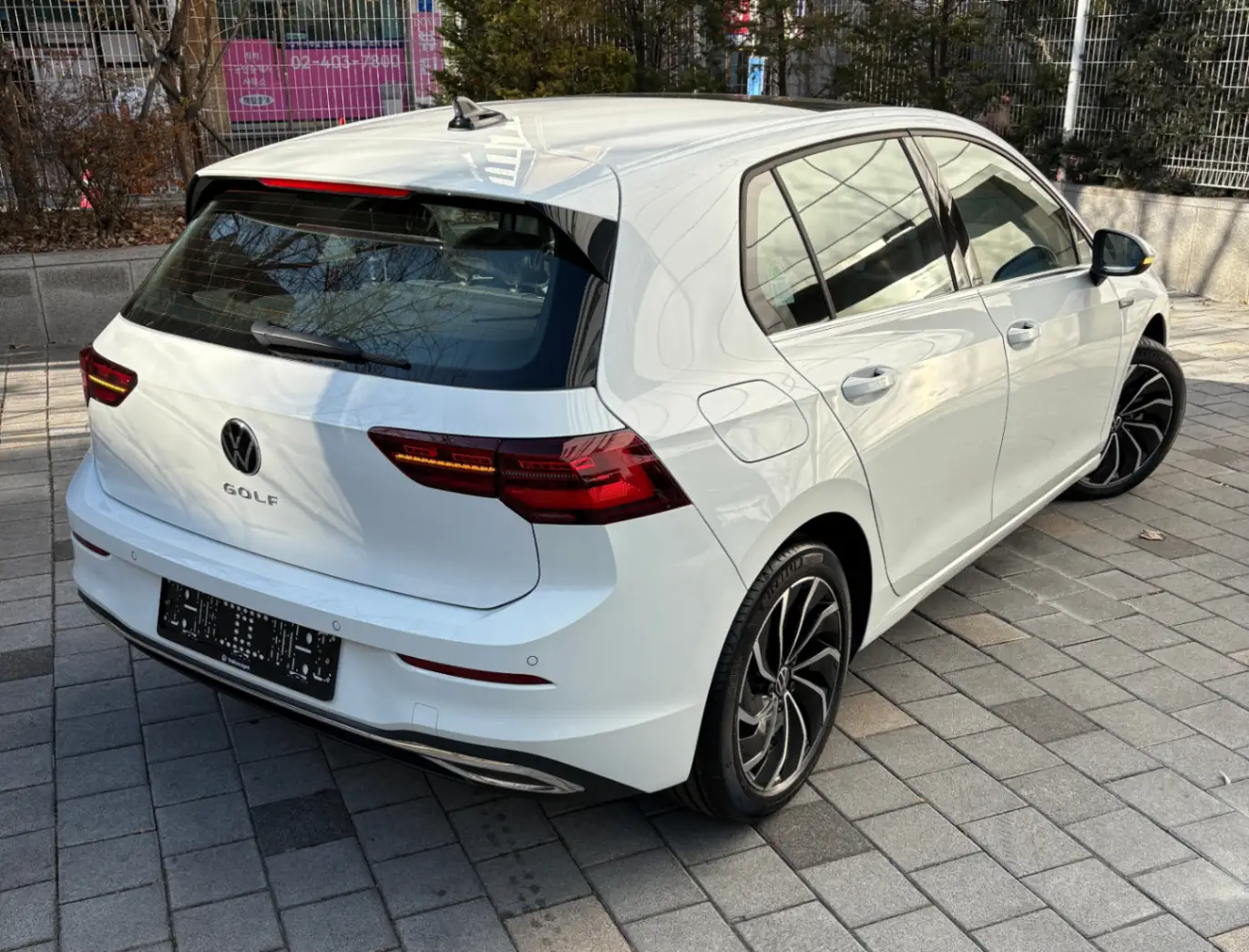 폭스바겐 골프 퓨어 화이트 TDI 프레스티지 2024년식 실물 사진 11/13