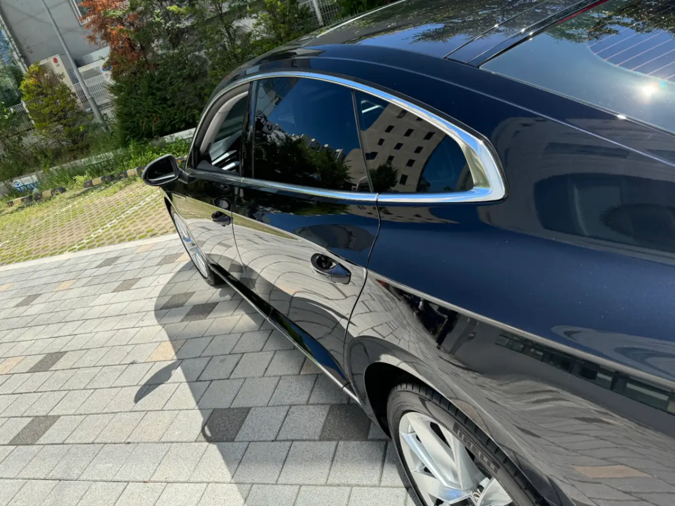 폭스바겐 아테온 딥 블랙 펄 프레스티지 2023년식 실물 사진 6/8