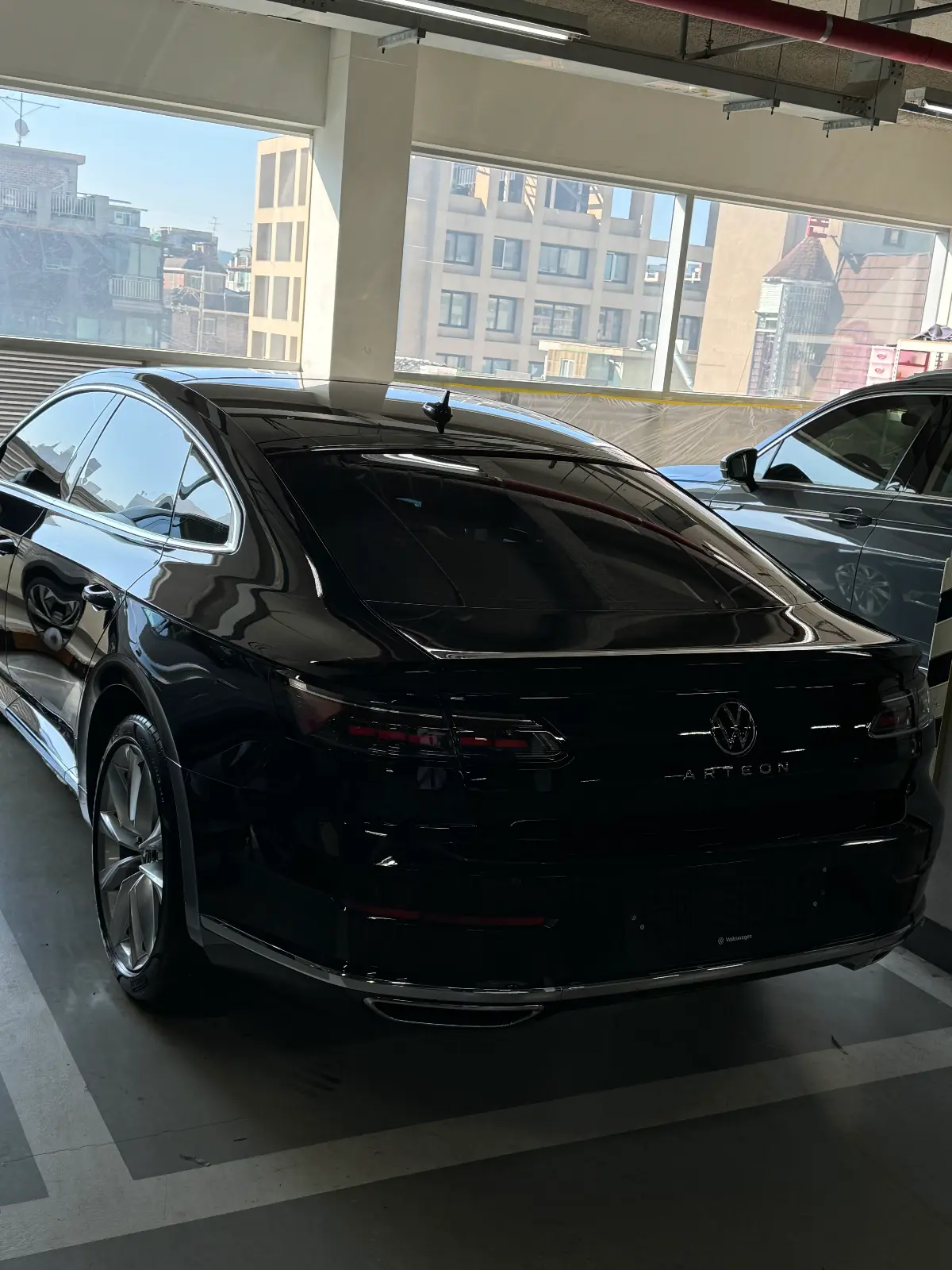 폭스바겐 아테온 딥 블랙 펄 프레스티지 2023년식 실물 사진 8/8