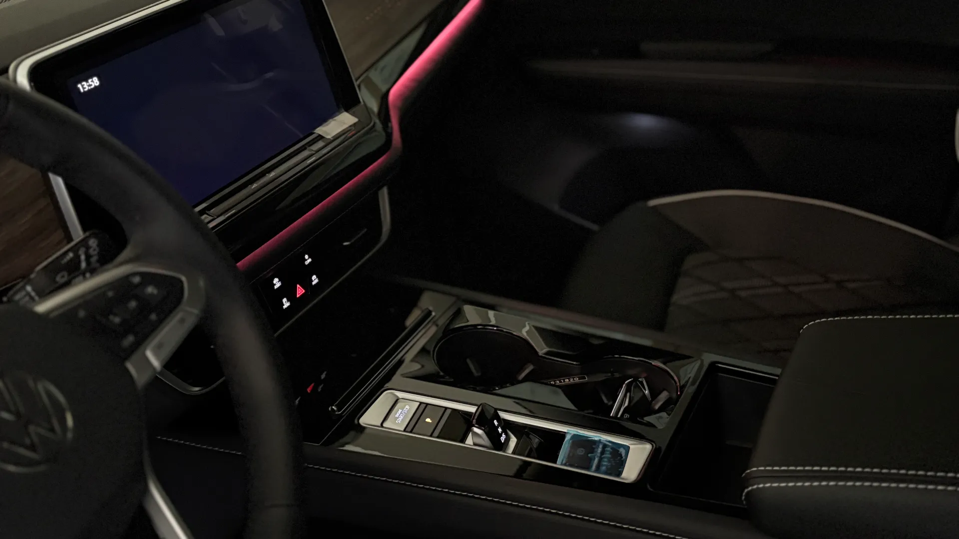 폭스바겐 아틀라스  R-Line 2025년식 실물 사진 7/17 - 아틀라스 7인승 블랙 인테리어 B컷 모음입니다.