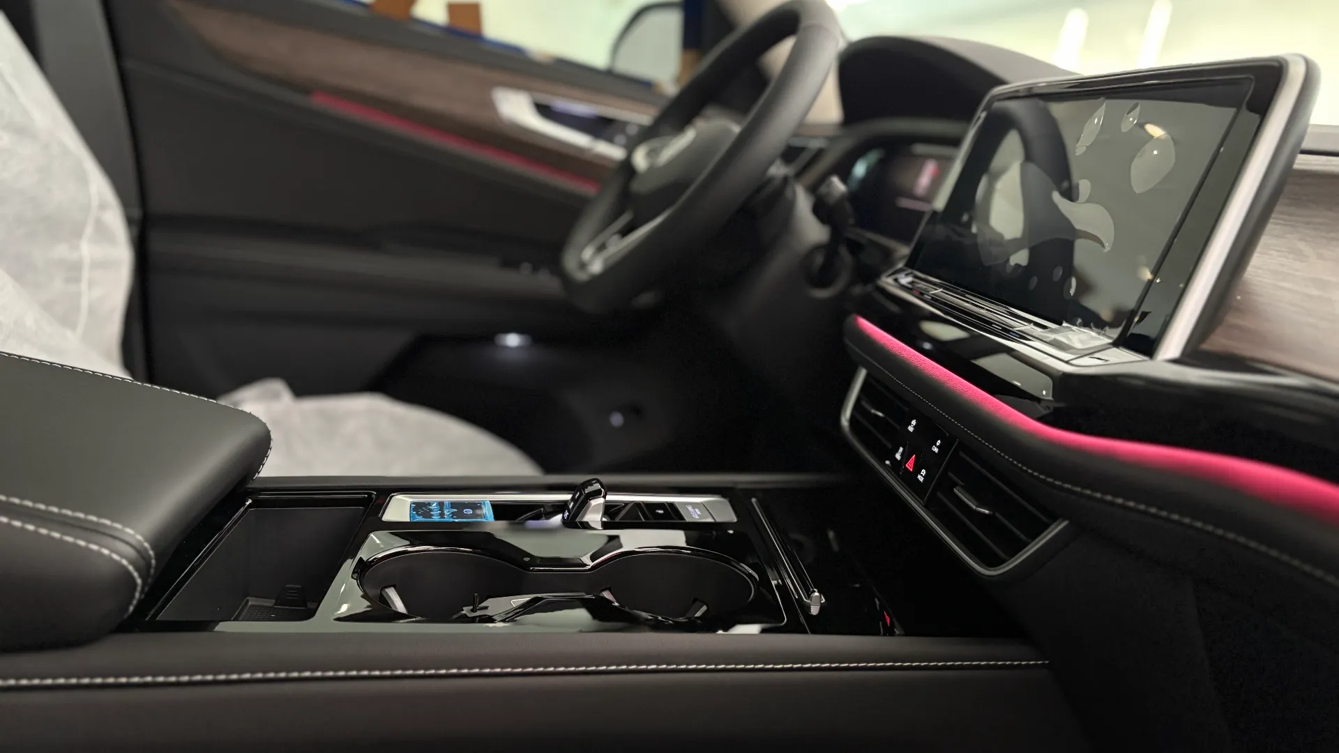 폭스바겐 아틀라스  R-Line 2025년식 실물 사진 10/17 - 아틀라스 7인승 블랙 인테리어 B컷 모음입니다.