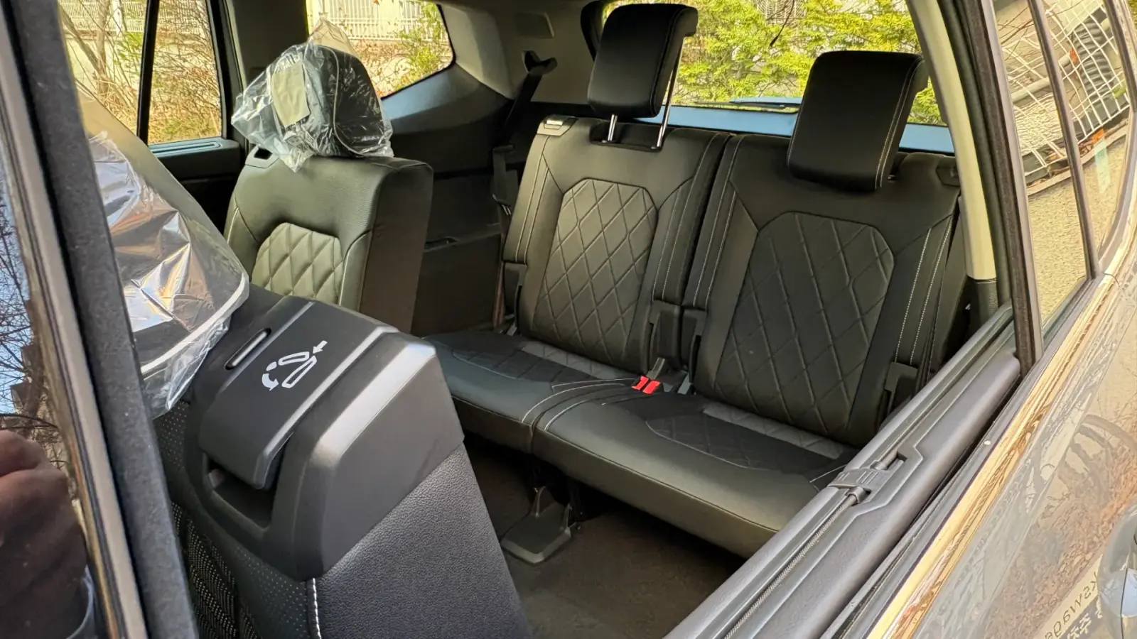 폭스바겐 아틀라스  R-Line 2025년식 실물 사진 15/17 - 아틀라스 7인승 블랙 인테리어 B컷 모음입니다.