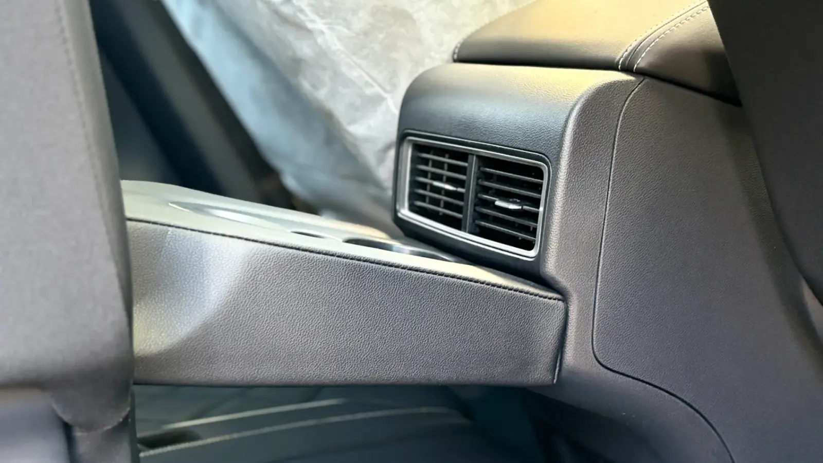 폭스바겐 아틀라스  R-Line 2025년식 실물 사진 12/17 - 아틀라스 7인승 블랙 인테리어 B컷 모음입니다.