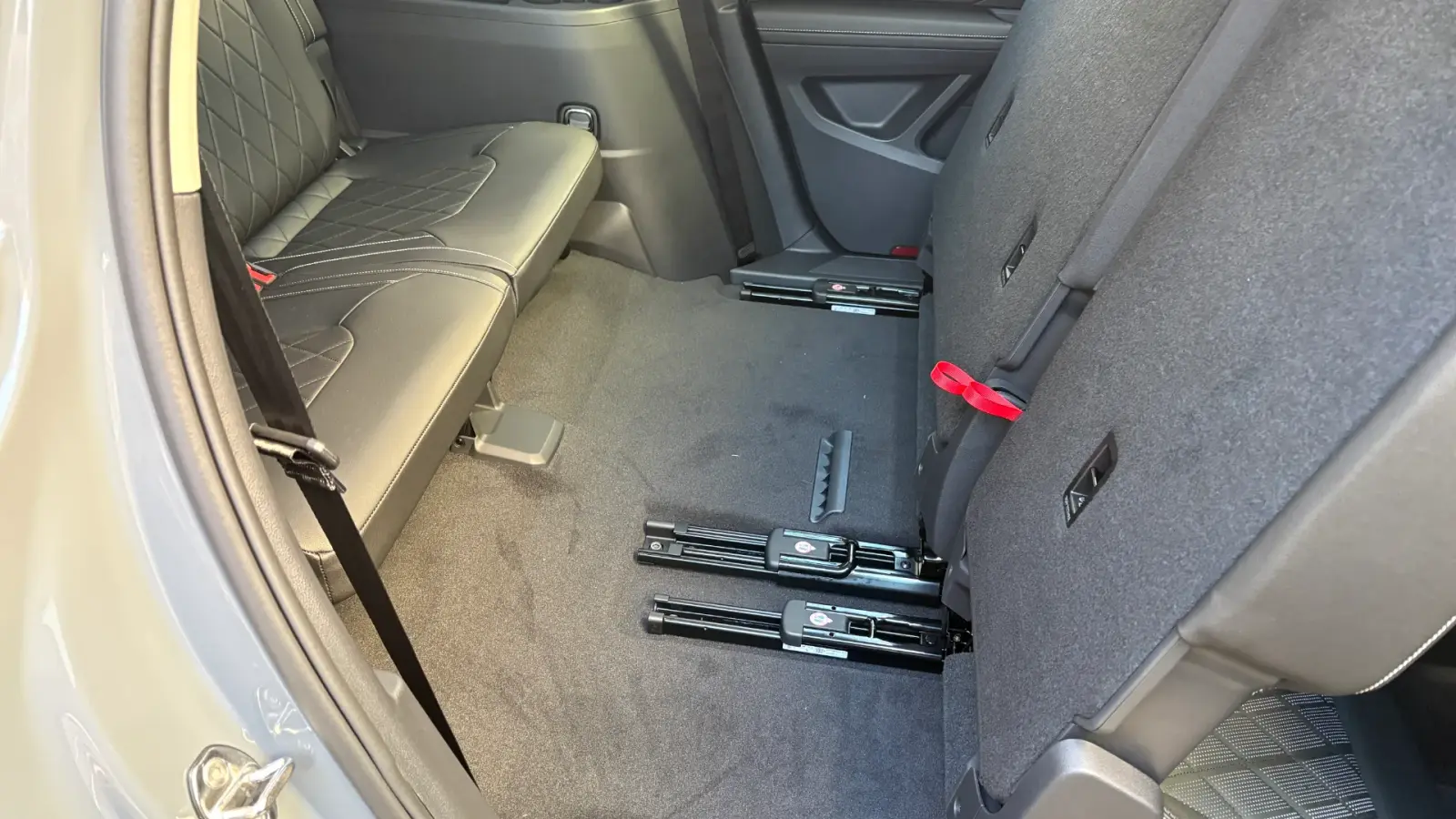 폭스바겐 아틀라스  R-Line 2025년식 실물 사진 11/17 - 아틀라스 7인승 블랙 인테리어 B컷 모음입니다.