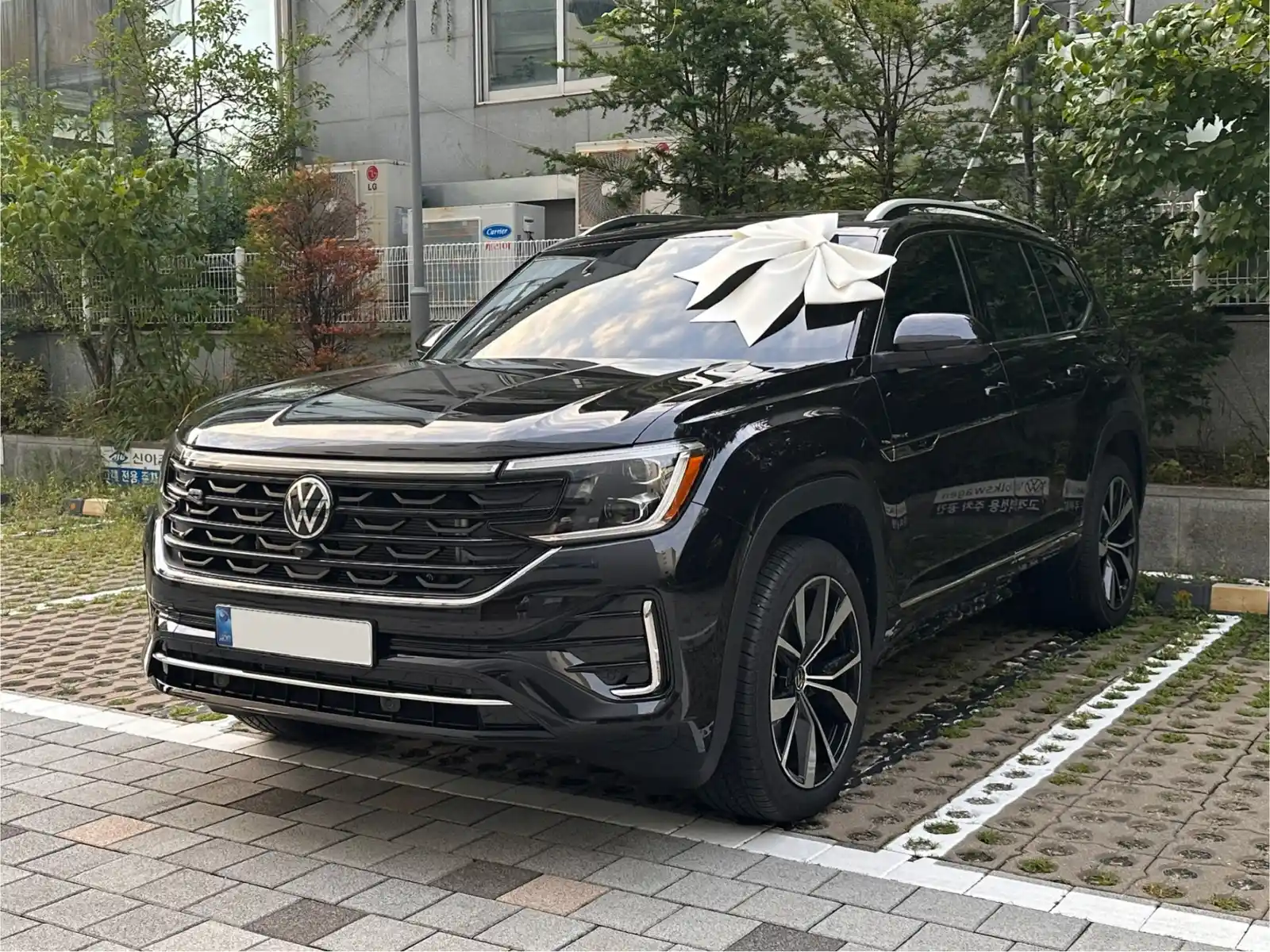 폭스바겐 아틀라스 딥 블랙 펄 R-Line 2025년식 실물 사진 2/9