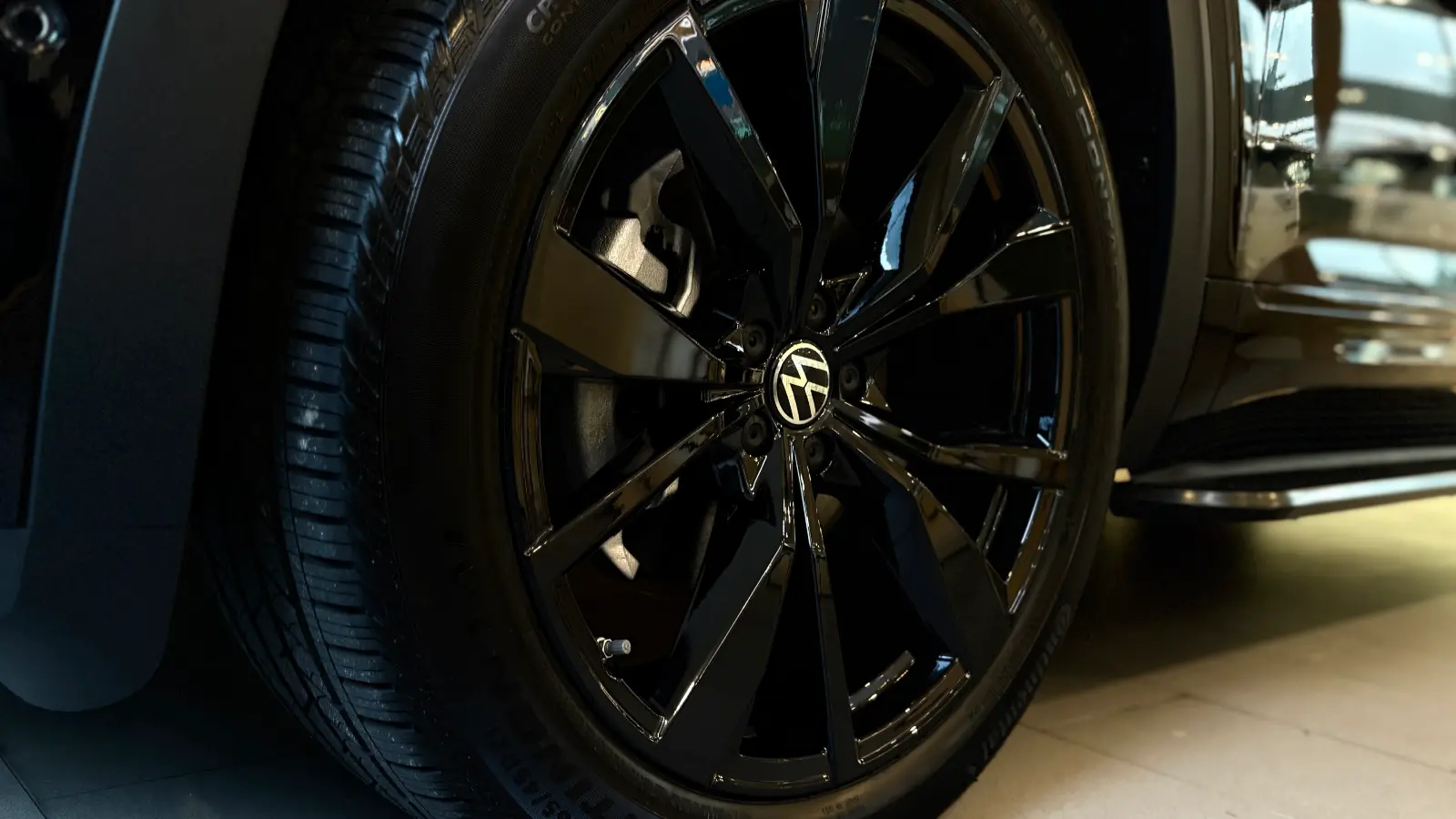 폭스바겐 아틀라스 딥-블랙-펄 r-line 2025년식 실물 사진 6/29 - 리얼 블랙에디션 시공 차량 이미지입니다.