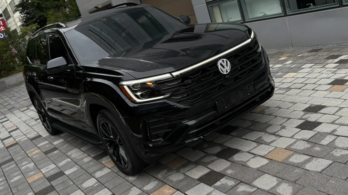 폭스바겐 아틀라스 딥-블랙-펄 r-line 2025년식 실물 사진 13/29 - 리얼 블랙에디션 시공 차량 이미지입니다.
