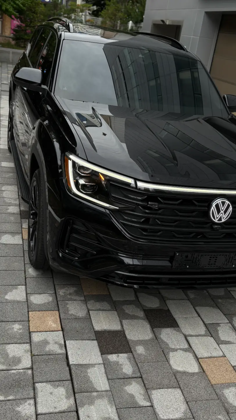 폭스바겐 아틀라스 딥-블랙-펄 r-line 2025년식 실물 사진 15/29 - 리얼 블랙에디션 시공 차량 이미지입니다.