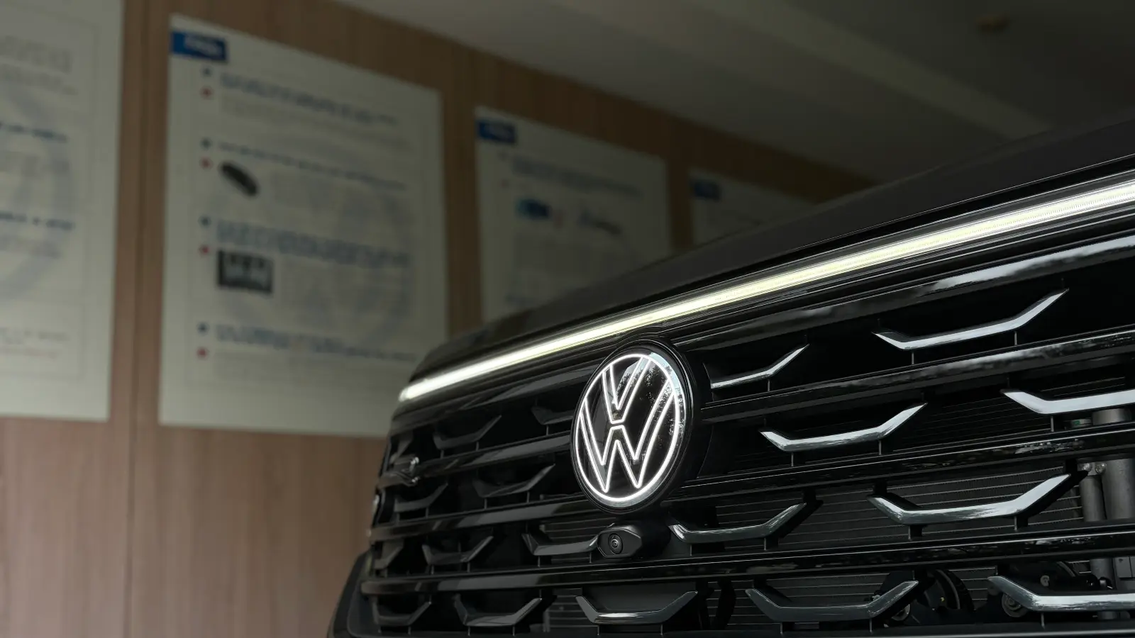 폭스바겐 아틀라스 딥-블랙-펄 r-line 2025년식 실물 사진 25/29 - 리얼 블랙에디션 시공 차량 이미지입니다.