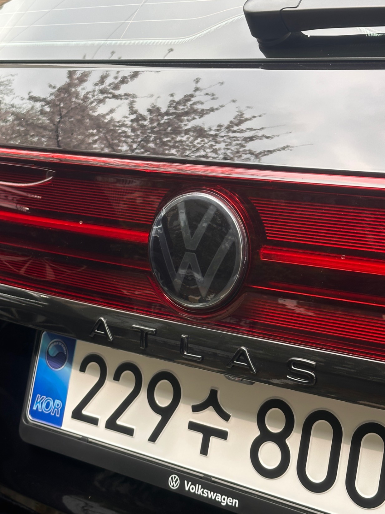 폭스바겐 아틀라스 딥 블랙 펄 R-Line 2026년식 실물 사진 6/9 - 블랙에디션