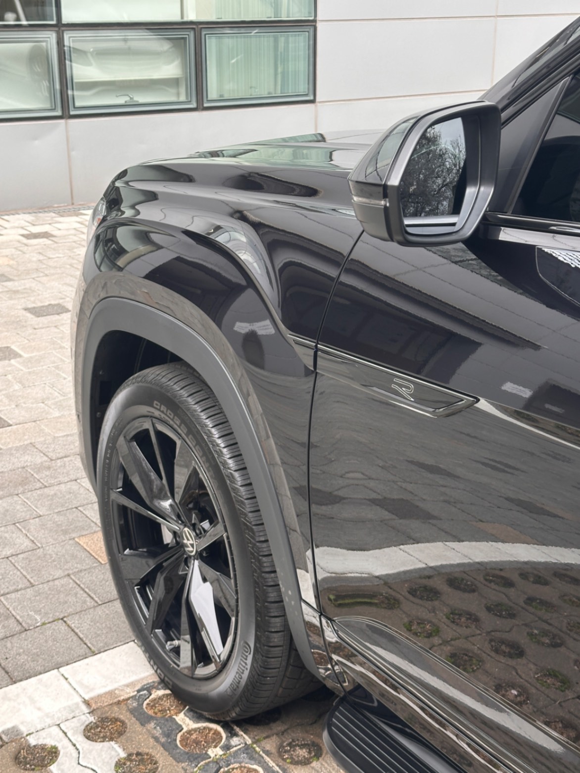 폭스바겐 아틀라스 딥 블랙 펄 R-Line 2026년식 실물 사진 8/9 - 블랙에디션