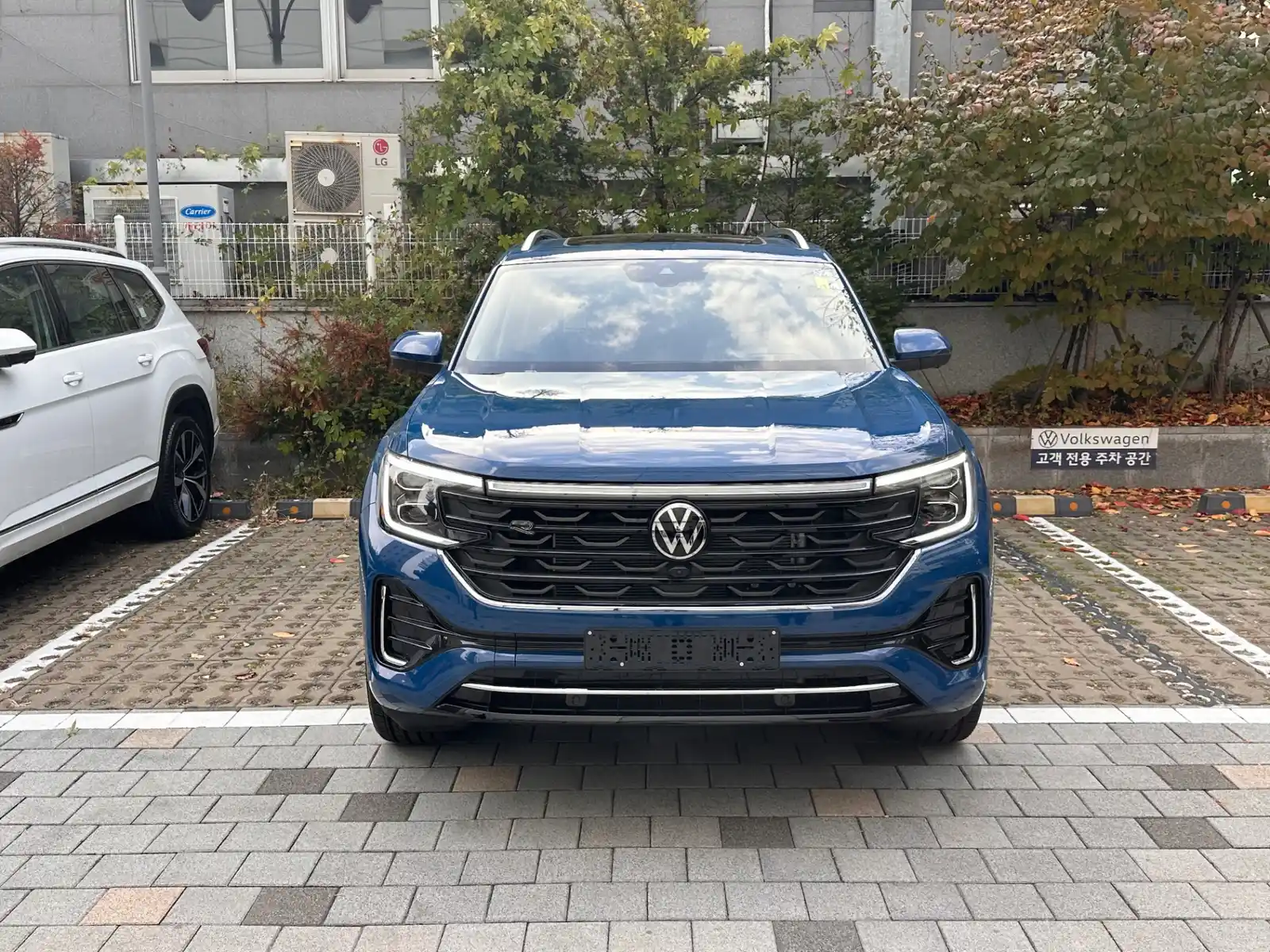 폭스바겐 아틀라스 마운틴 레이크 블루 R-Line 2025년식 실물 사진 2/5