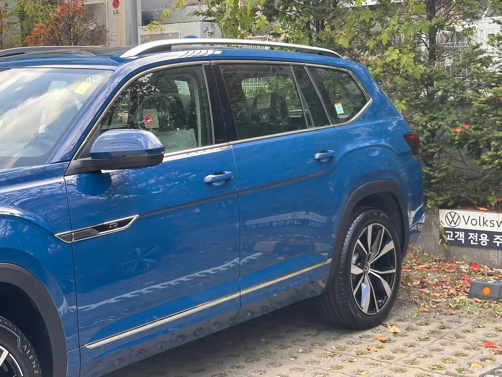 폭스바겐 아틀라스 마운틴 레이크 블루 R-Line 2025년식 실물 사진 5/5