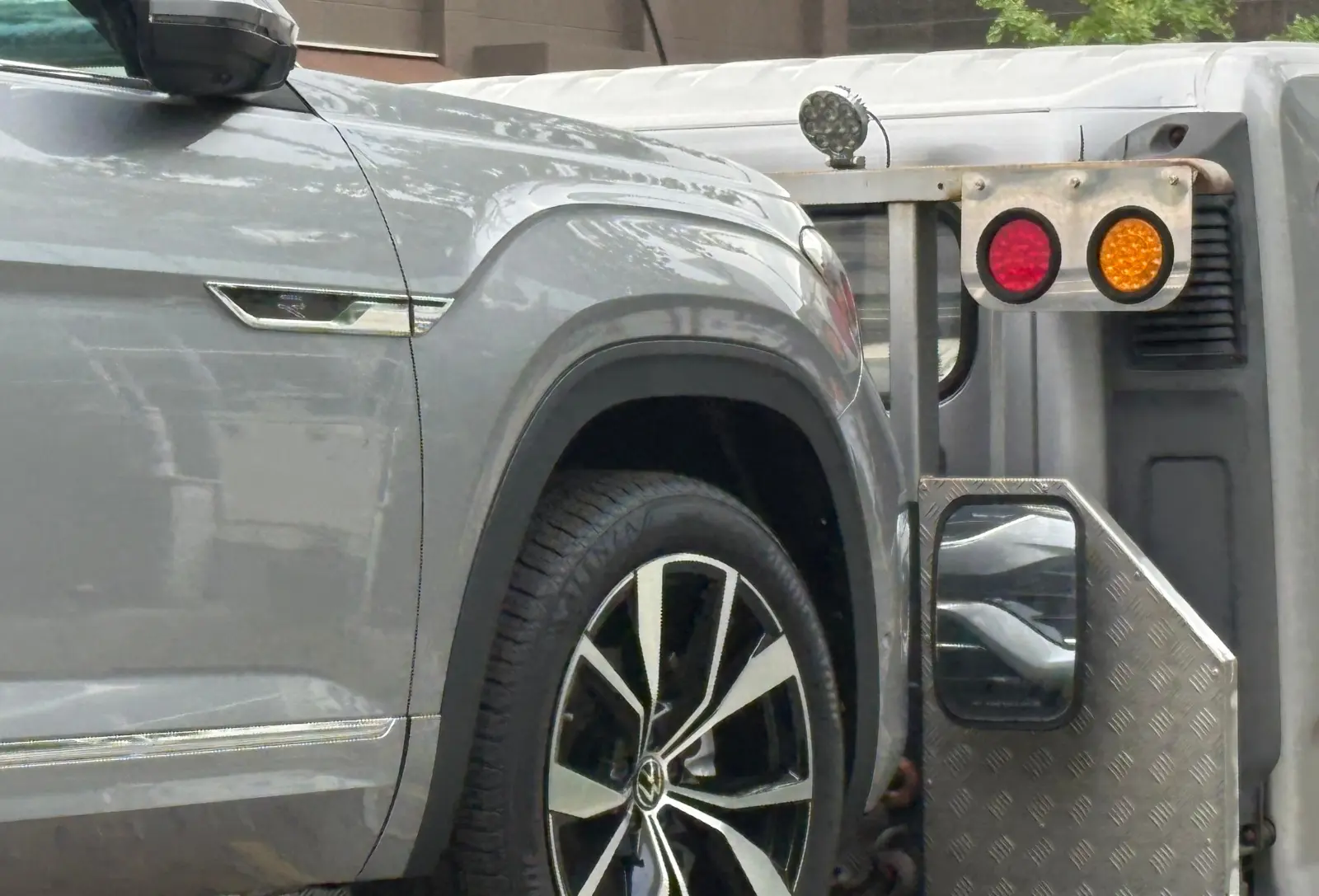 폭스바겐 아틀라스 미스트 실버 R-Line 2025년식 실물 사진 6/16 - 실버 색상 아틀라스 출고사진입니다.