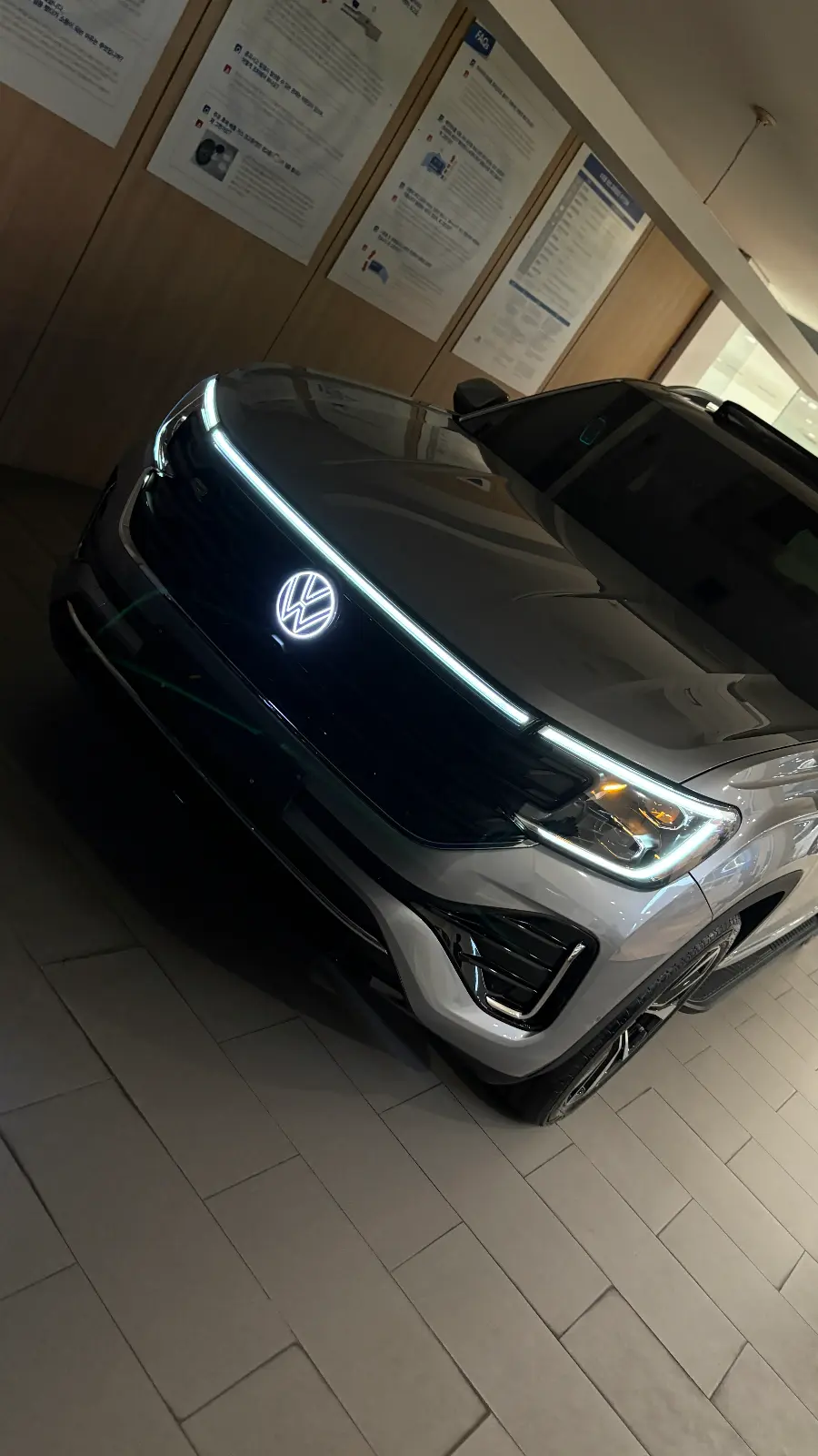 폭스바겐 아틀라스 미스트 실버 R-Line 2025년식 실물 사진 11/16 - 실버 색상 아틀라스 출고사진입니다.