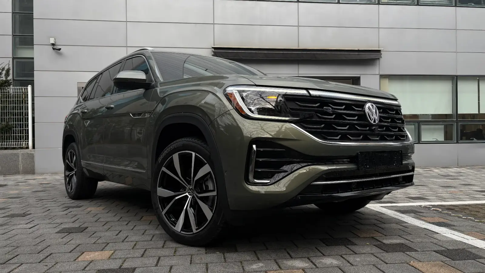 폭스바겐 아틀라스 아보카도 그린 R-Line 2025년식 실물 사진 7/21