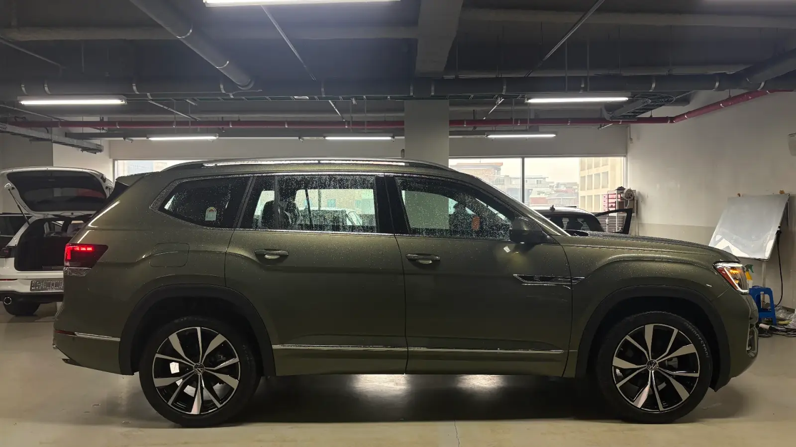 폭스바겐 아틀라스 아보카도 그린 R-Line 2025년식 실물 사진 10/21