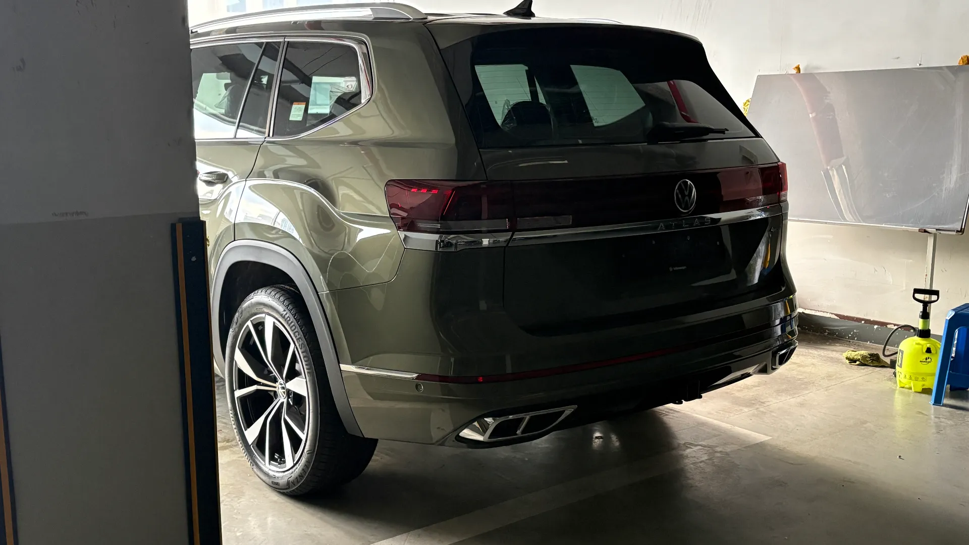 폭스바겐 아틀라스 아보카도 그린 R-Line 2025년식 실물 사진 11/21