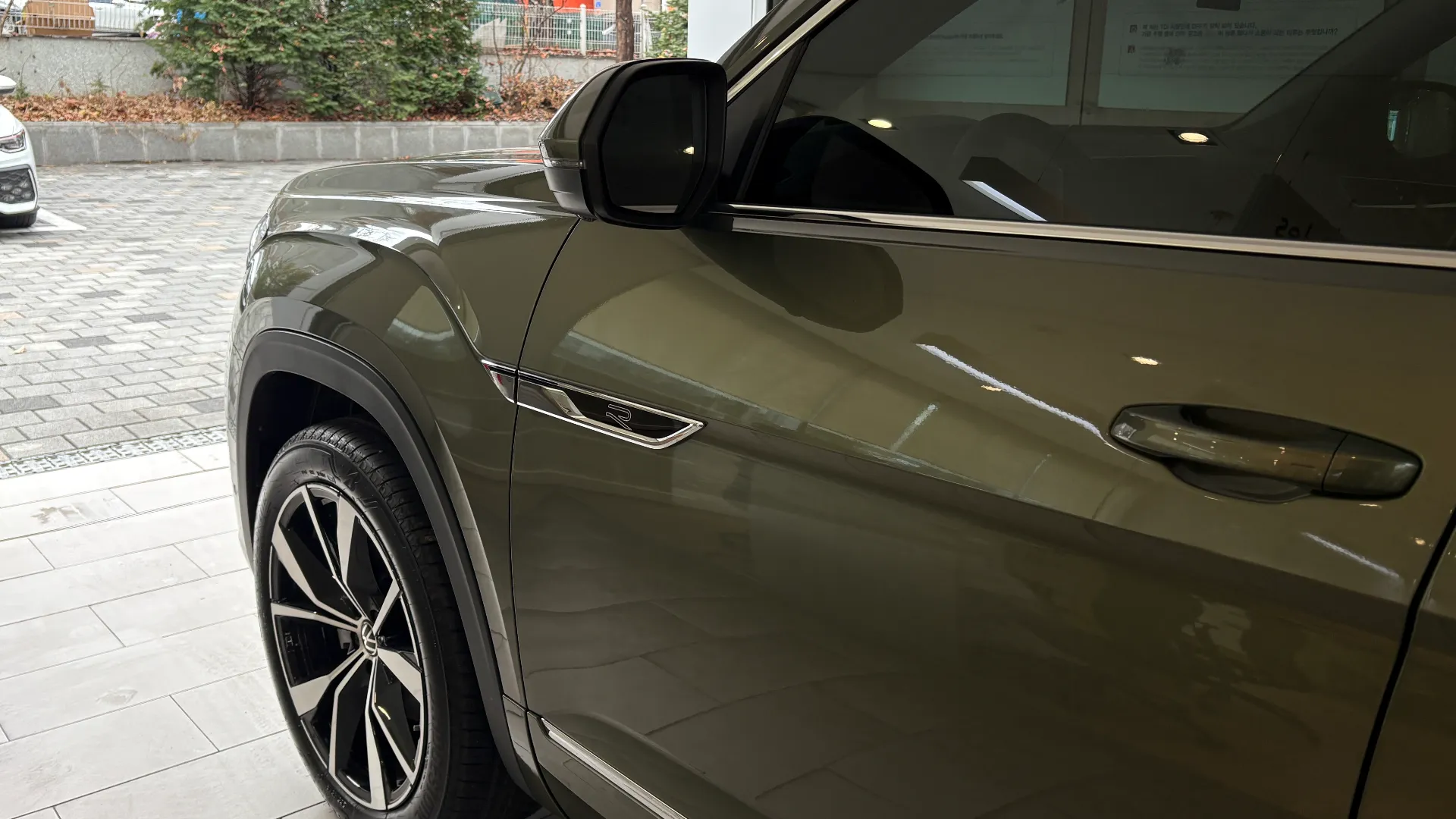 폭스바겐 아틀라스 아보카도 그린 R-Line 2025년식 실물 사진 5/21