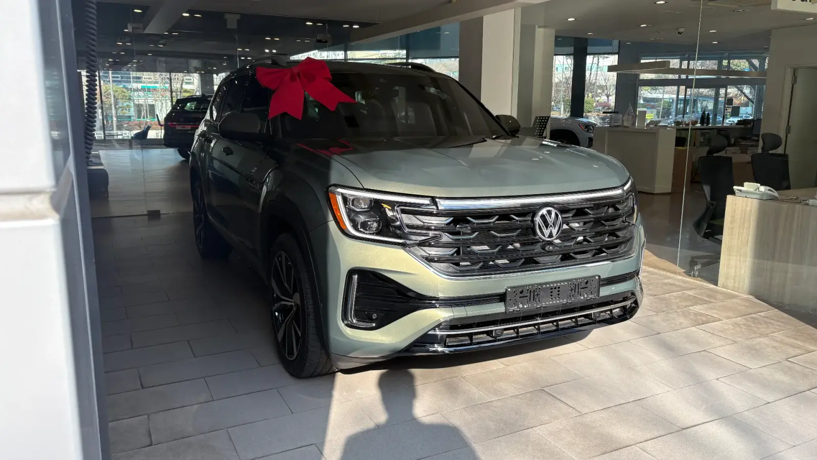 폭스바겐 아틀라스 아보카도 그린 R-Line 2025년식 실물 사진 21/21