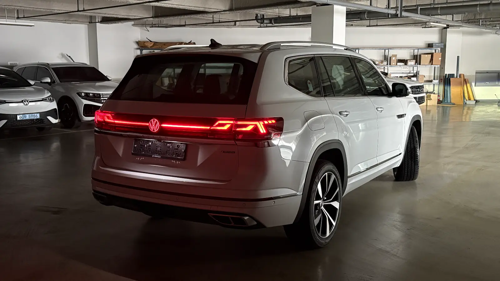 폭스바겐 아틀라스 오릭스 화이트 R-Line 2026년식 실물 사진 5/11 - 26년식 아틀라스 오릭스화이트 컬러 출고 사진입니다.