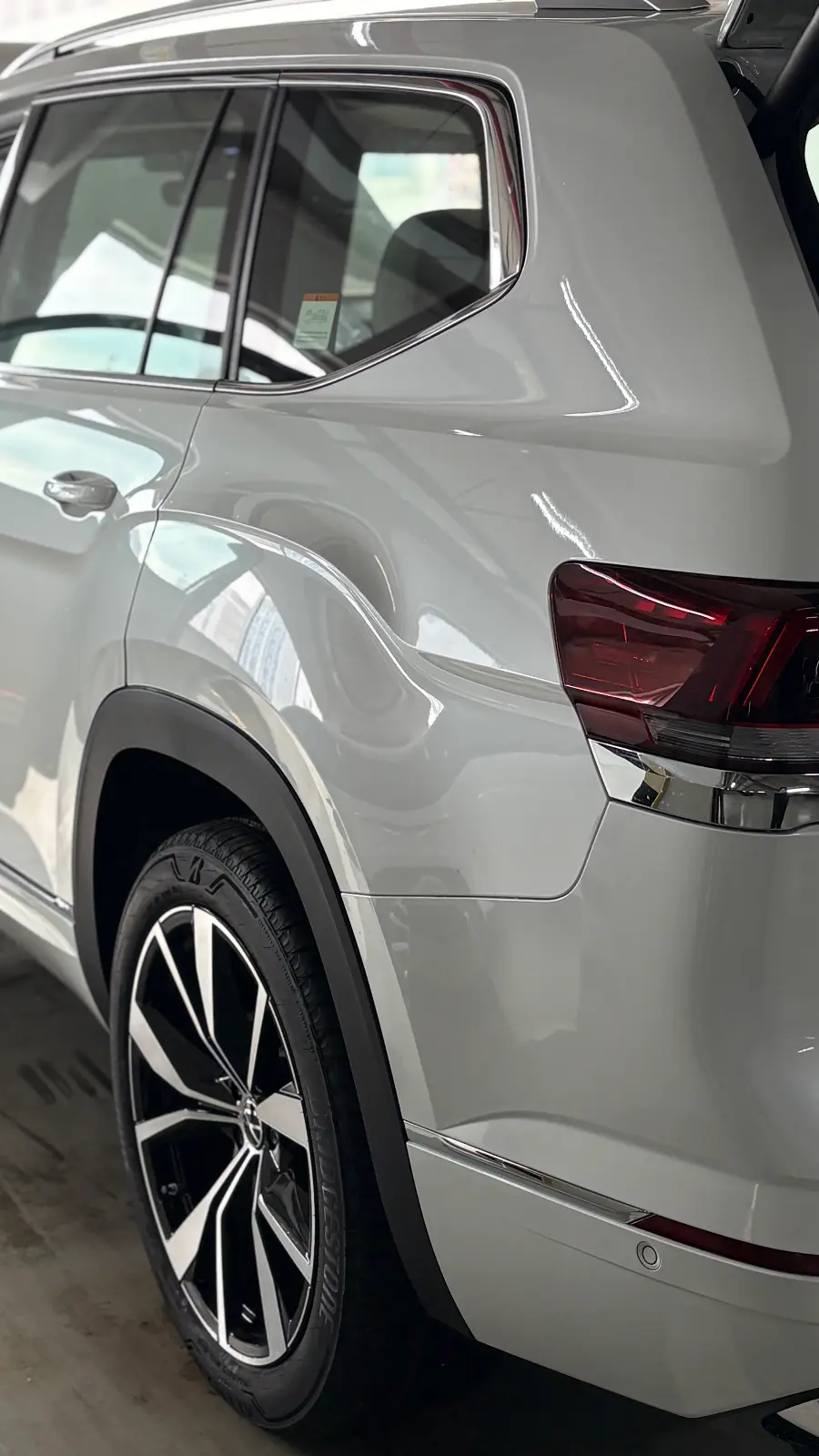 폭스바겐 아틀라스 오릭스 화이트 R-Line 2026년식 실물 사진 6/11 - 26년식 아틀라스 오릭스화이트 컬러 출고 사진입니다.