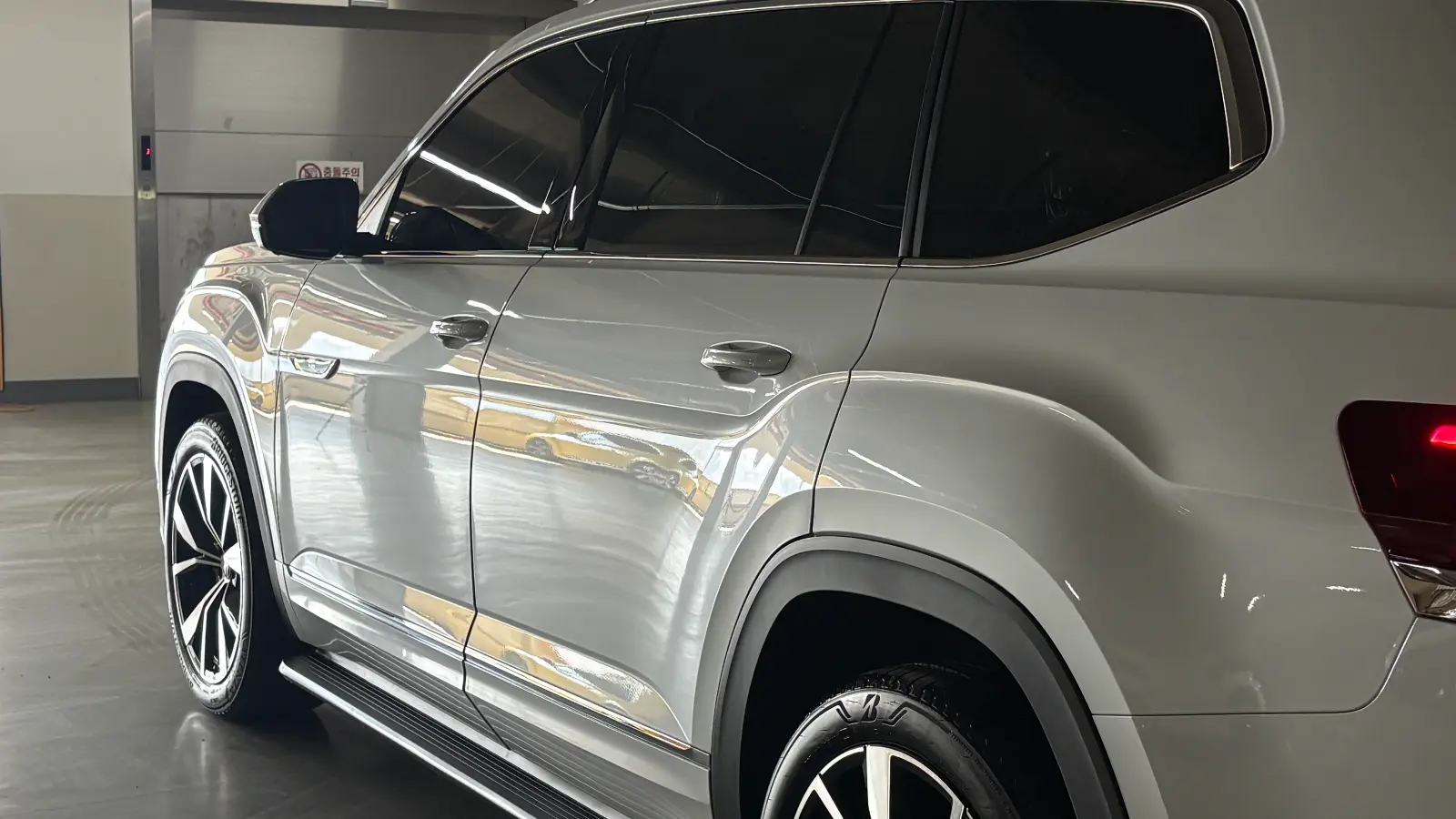 폭스바겐 아틀라스 오릭스 화이트 R-Line 2026년식 실물 사진 7/11 - 26년식 아틀라스 오릭스화이트 컬러 출고 사진입니다.