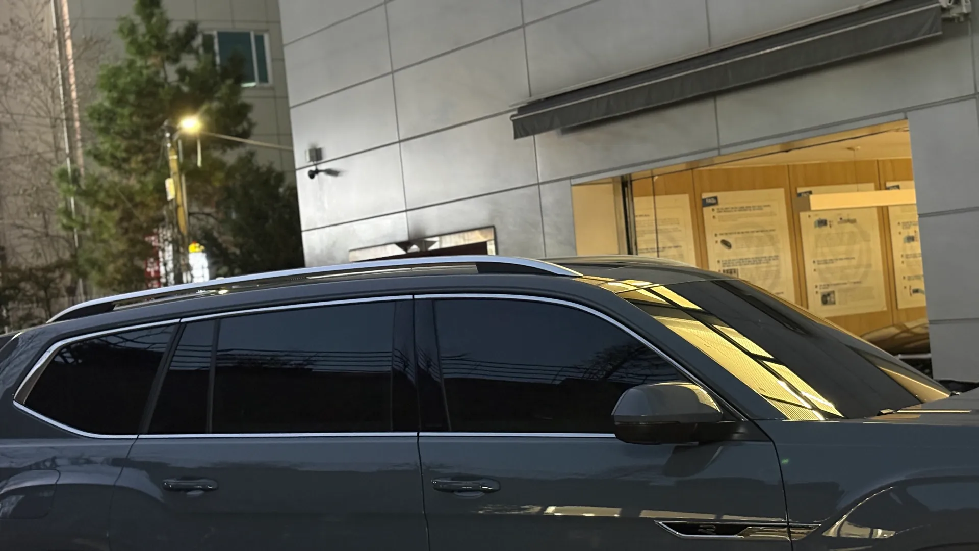 폭스바겐 아틀라스 퓨어 그레이 R-Line 2026년식 실물 사진 8/11 - 퓨어 그레이 아틀라스 야간 촬영