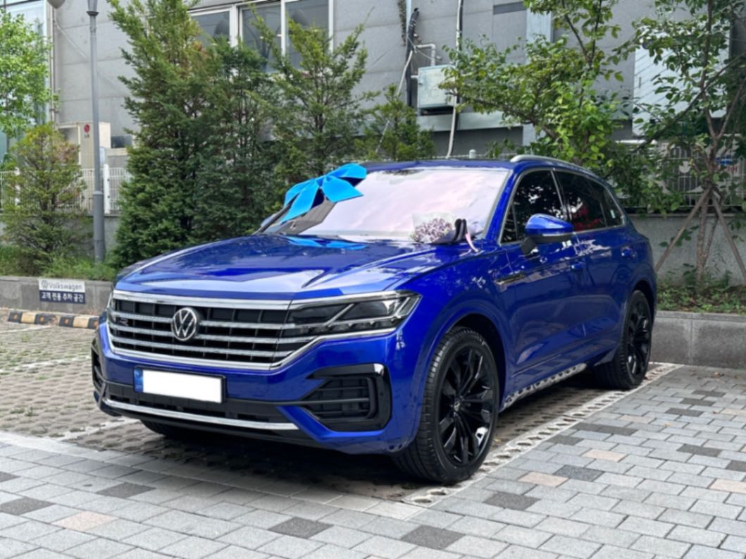 폭스바겐 투아렉 라피즈 블루 R-Line 2023년식 실물 사진 2/13