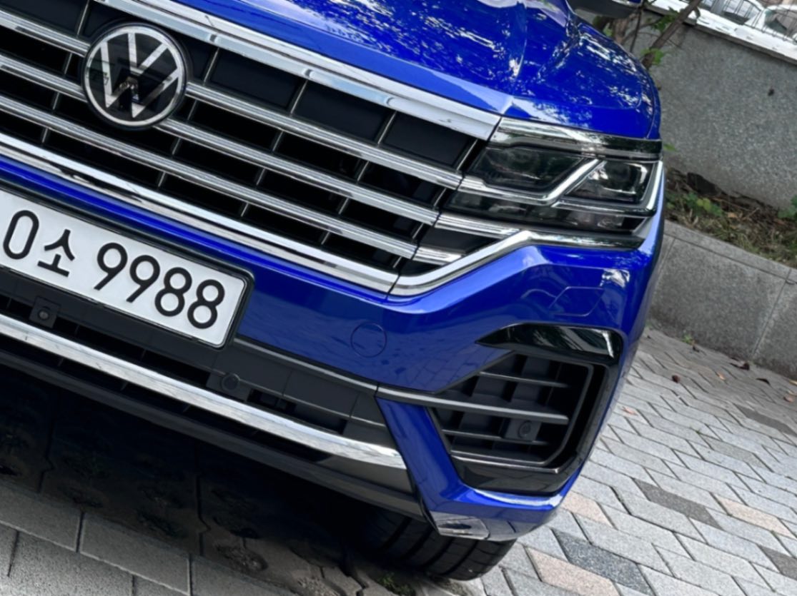 폭스바겐 투아렉 라피즈 블루 R-Line 2023년식 실물 사진 5/13