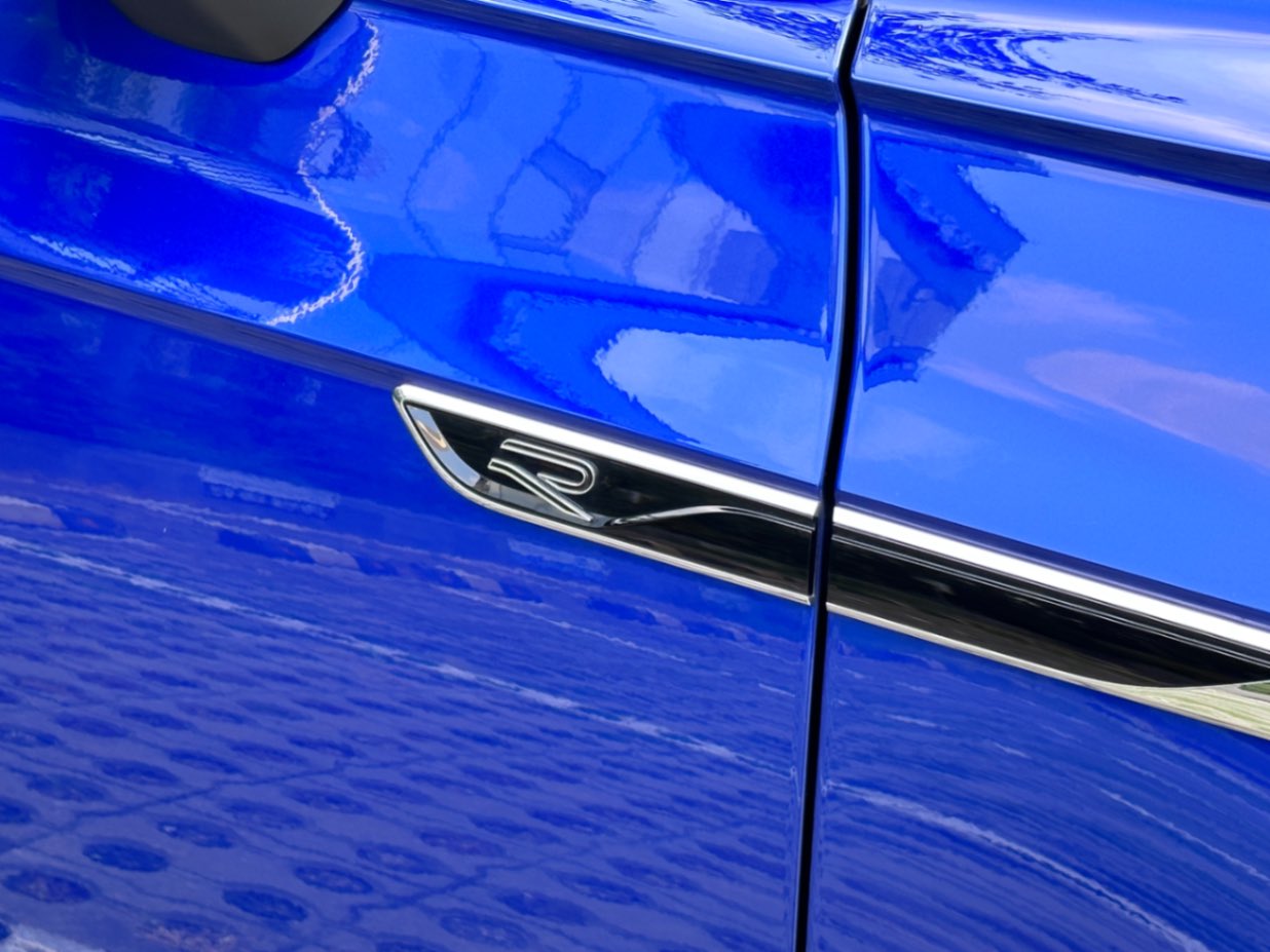 폭스바겐 투아렉 라피즈 블루 R-Line 2023년식 실물 사진 7/13