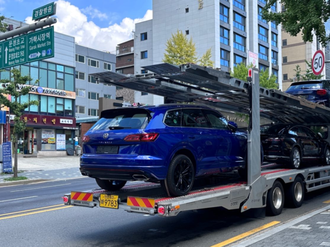 폭스바겐 투아렉 라피즈 블루 R-Line 2023년식 실물 사진 10/13