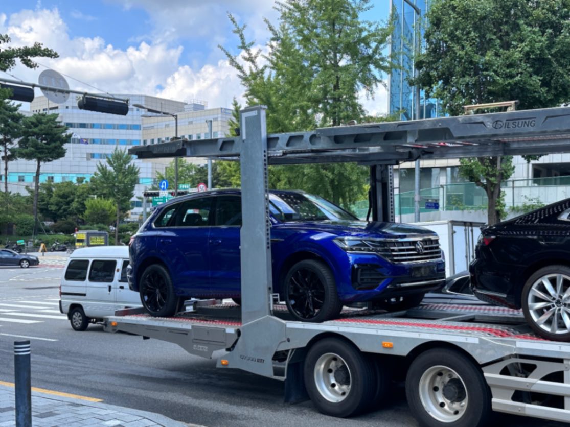 폭스바겐 투아렉 라피즈 블루 R-Line 2023년식 실물 사진 11/13