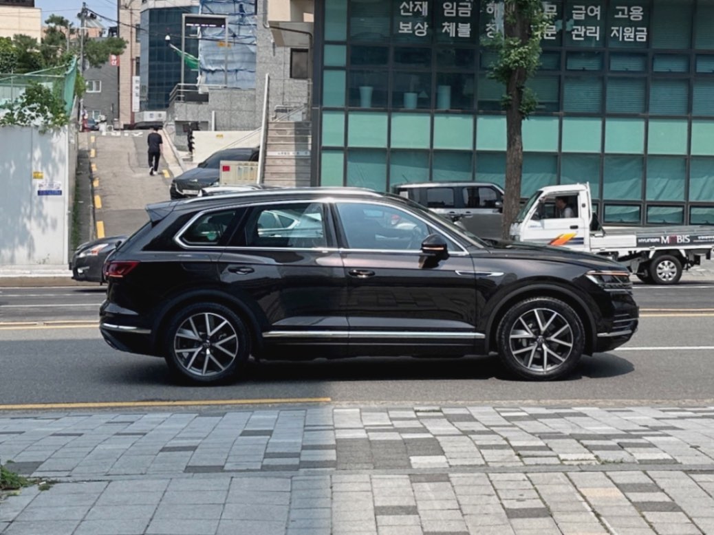 폭스바겐 투아렉 타마린드 브라운 프레스티지 2023년식 실물 사진 6/16