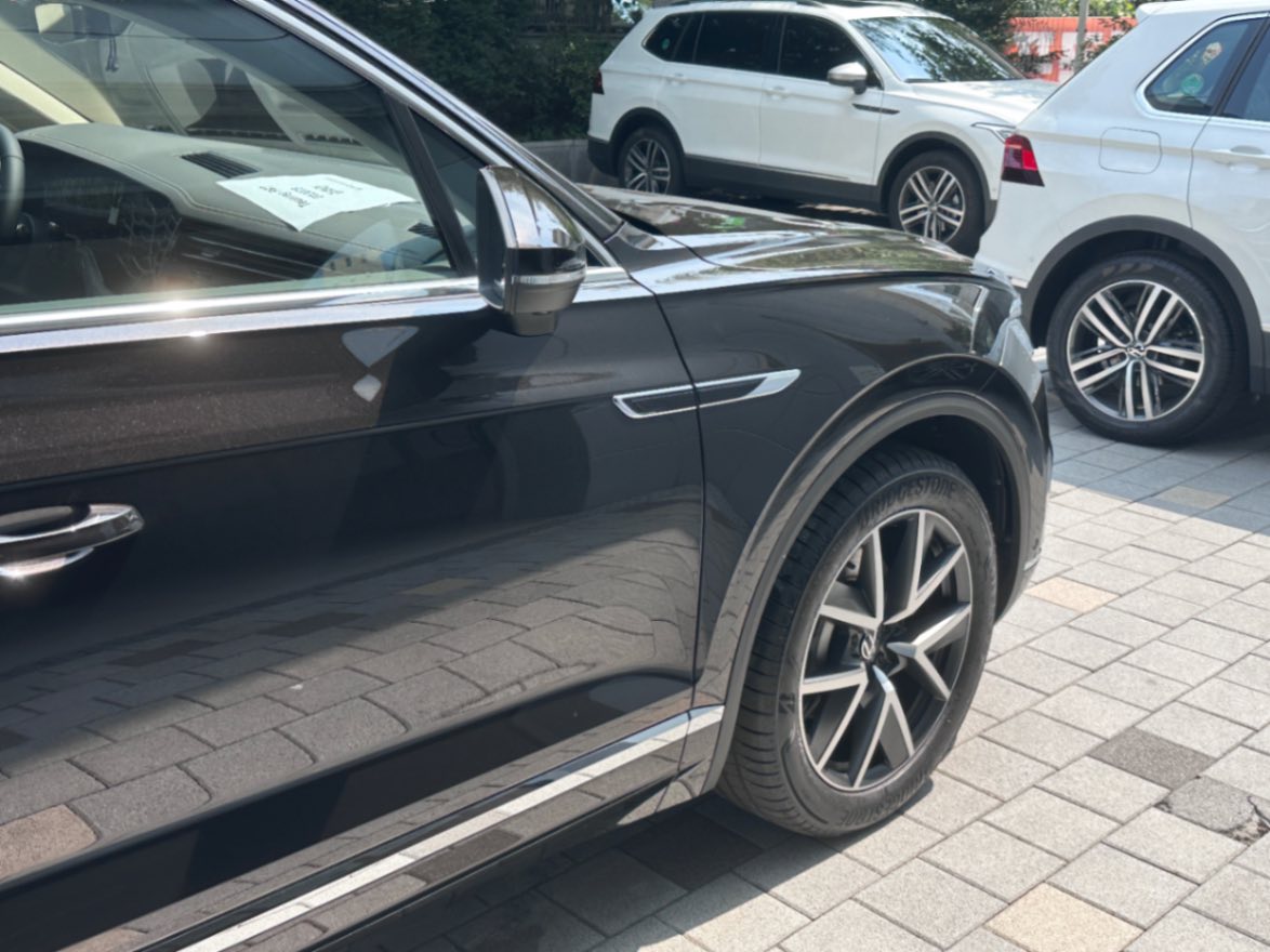 폭스바겐 투아렉 타마린드 브라운 프레스티지 2023년식 실물 사진 8/16