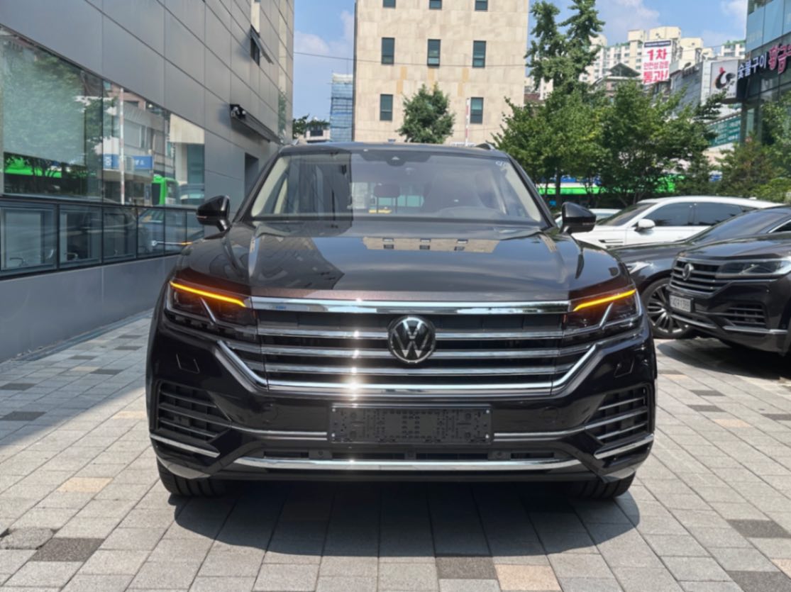 폭스바겐 투아렉 타마린드 브라운 프레스티지 2023년식 실물 사진 11/16