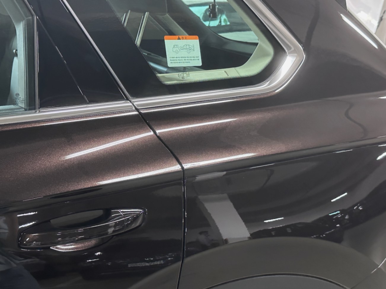 폭스바겐 투아렉 타마린드 브라운 프레스티지 2023년식 실물 사진 13/16