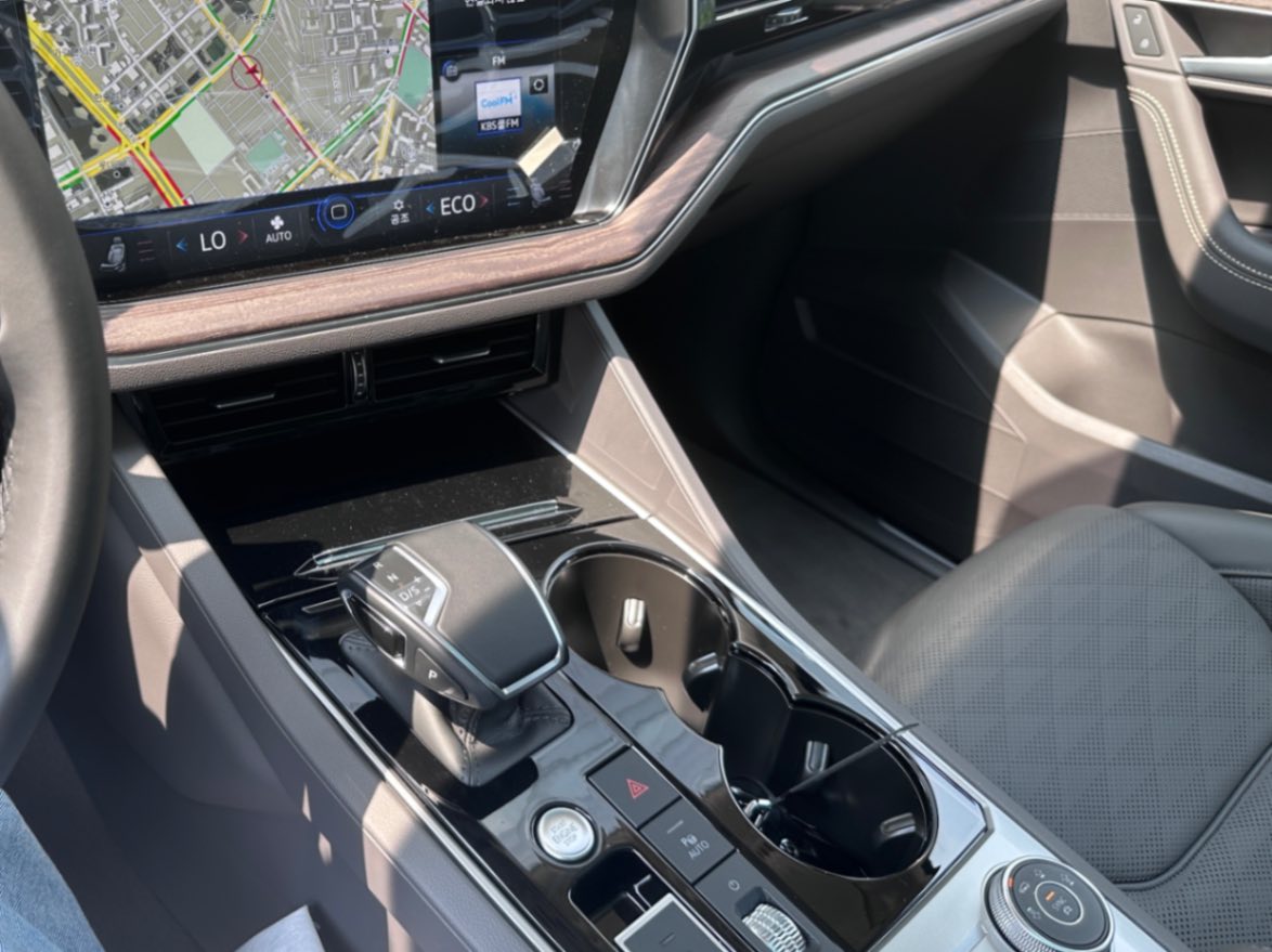 폭스바겐 투아렉 타마린드 브라운 프레스티지 2023년식 실물 사진 15/16