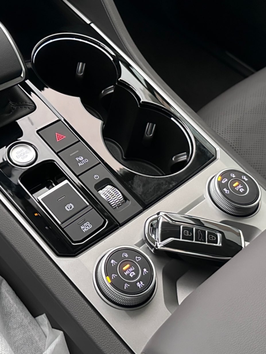 폭스바겐 투아렉 타마린드 브라운 프레스티지 2023년식 실물 사진 16/16