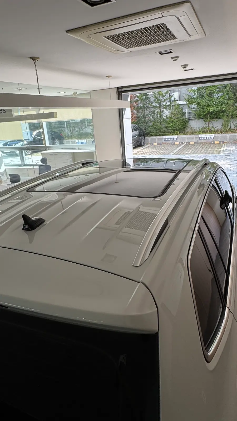 폭스바겐 티구안 퓨어 화이트 올스페이스 2024년식 실물 사진 6/9 - 24년 출고되었던 티구안 올스페이스 차량 사진입니다.