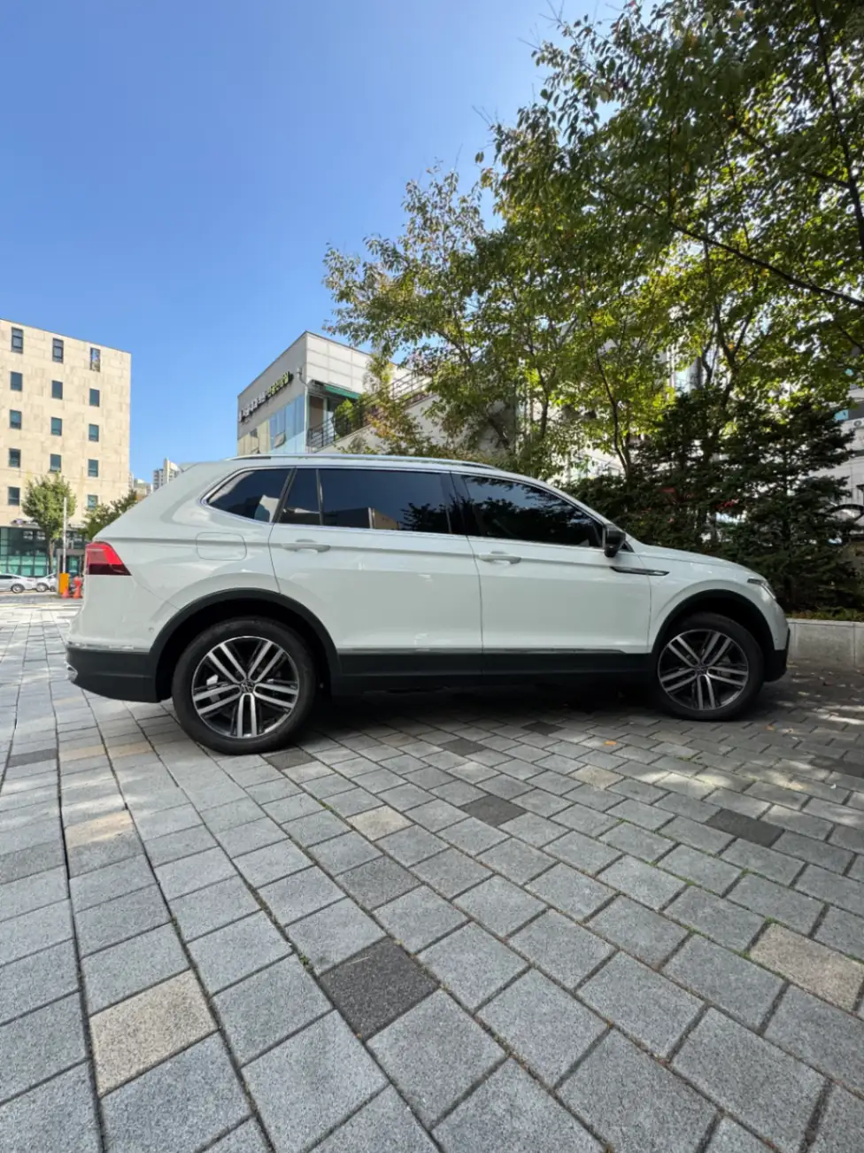 폭스바겐 티구안 퓨어 화이트 올스페이스 2024년식 실물 사진 9/9 - 24년 출고되었던 티구안 올스페이스 차량 사진입니다.